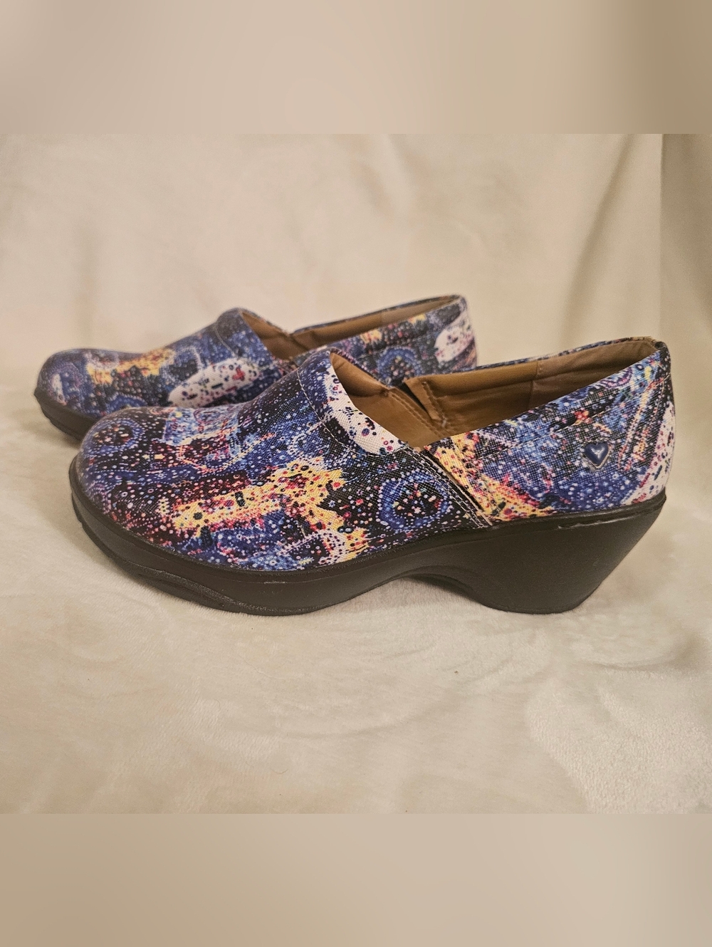 Nurse Mates Women’s Comfort Clogs – Colorful Pattern Slip-On Work Shoes 10 Wide